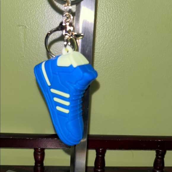🆕 Adidas Blue and White Shoe Keychain - Picture 7 of 10